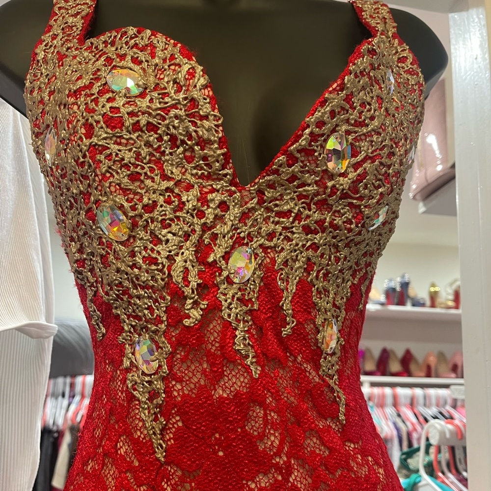Holt Dress Size Small is Gorgeous! Must have